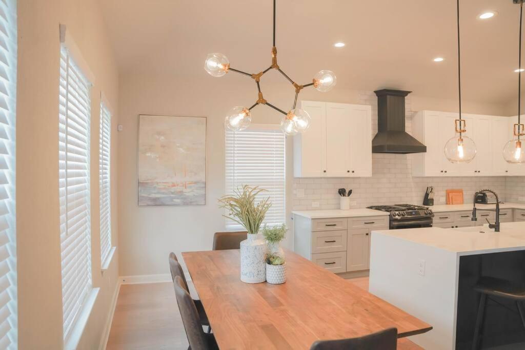 Lamar Villa-3 Bed 2.5 Bath With Outdoor Kitchen San Antonio Bagian luar foto